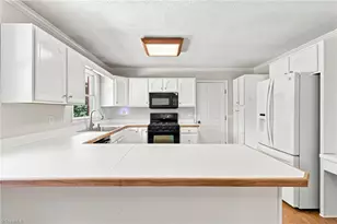 2112 Kello Dr, Greensboro, NC 27455 - Photo 5