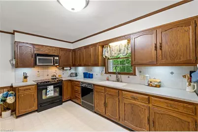288 Hillside Court, Winston-Salem, NC 27107 - Photo 9