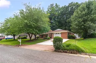 5325 Summerwood Dr, Greensboro, NC 27455 - Photo 3