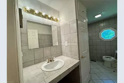 5121 W Wendover Avenue, Jamestown, NC 27282 - Photo 21