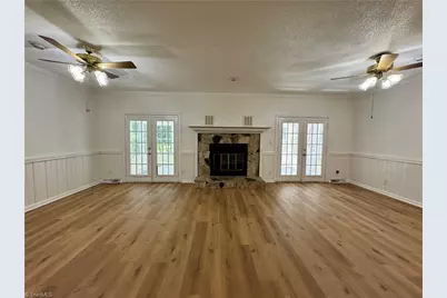 5121 W Wendover Avenue, Jamestown, NC 27282 - Photo 5
