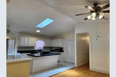 5121 W Wendover Avenue, Jamestown, NC 27282 - Photo 17