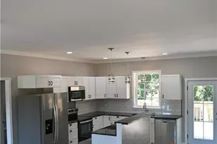 129 E Oakdale St, Mount Airy, NC 27030 - Photo 9