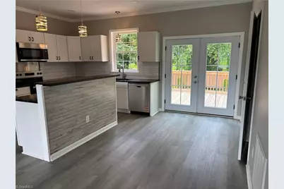 129 E Oakdale Street, Mount Airy, NC 27030 - Photo 7