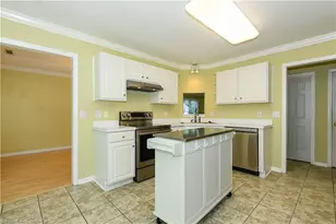 5607 Wellsley Dr W, Greensboro, NC 27407 - Photo 9