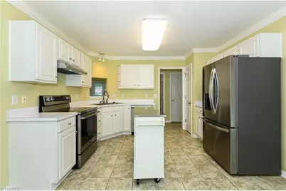 5607 Wellsley Drive W, Greensboro, NC 27407 - Photo 7