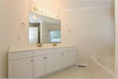 5607 Wellsley Drive W, Greensboro, NC 27407 - Photo 23