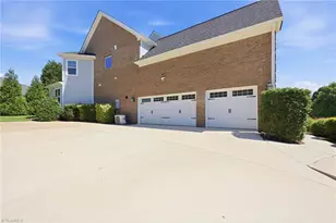 4403 Bonnie Loch Dr, Burlington, NC 27215 - Photo 3