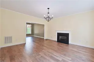 19 Crestbrook Ct, Greensboro, NC 27455 - Photo 3