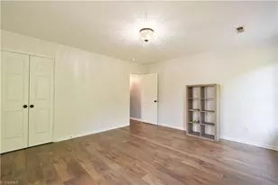 19 Crestbrook Ct, Greensboro, NC 27455 - Photo 7
