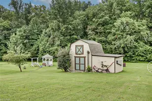 324 Deerfield Country Rd, Randleman, NC 27317 - Photo 9