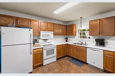 109 Poplar Lane, Thomasville, NC 27360 - Photo 11