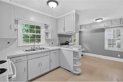 1912 Colonial Avenue, Greensboro, NC 27408 - Photo 11