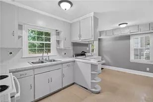 1912 Colonial Ave, Greensboro, NC 27408 - Photo 11