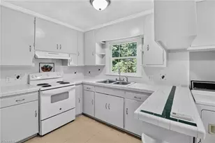 1912 Colonial Ave, Greensboro, NC 27408 - Photo 9