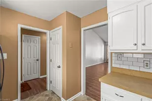 1216 Watermark Ct, High Point, NC 27265 - Photo 7