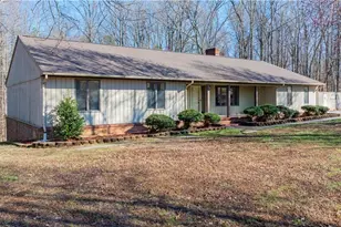682 Cecil St, Thomasville, NC 27360 - Photo 5