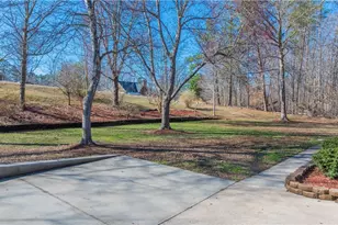 682 Cecil St, Thomasville, NC 27360 - Photo 7