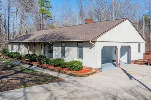 682 Cecil St, Thomasville, NC 27360 - Photo 3