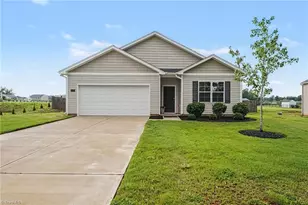 620 Hickory Point Dr, Lexington, NC 27292 - Photo 1