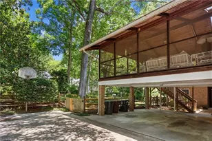 2922 Round Hill Rd, Greensboro, NC 27408 - Photo 39