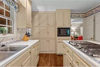 2922 Round Hill Road, Greensboro, NC 27408 - Photo 11