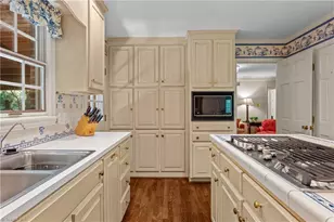 2922 Round Hill Rd, Greensboro, NC 27408 - Photo 11