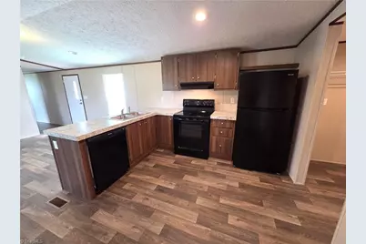 126 Sheraton Court, King, NC 27021 - Photo 5