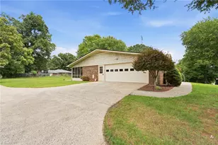 325 Spring St, Yadkinville, NC 27055 - Photo 29