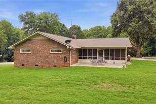 325 Spring St, Yadkinville, NC 27055 - Photo 33