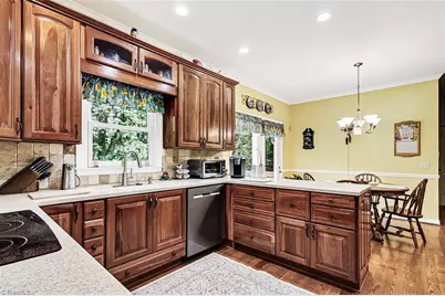 4024 Baytree Court, High Point, NC 27265 - Photo 9