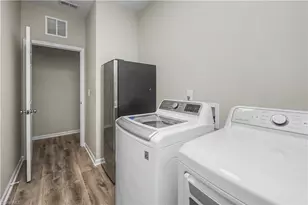 1329 Belleauwood St, Winston-Salem, NC 27107 - Photo 15