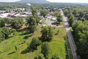 209 Second St, Pilot Mountain, NC 27041 - Photo 9