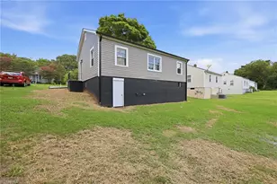 402 Gilbreath St, Graham, NC 27253 - Photo 9