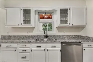 210 Stone St, Thomasville, NC 27360 - Photo 9