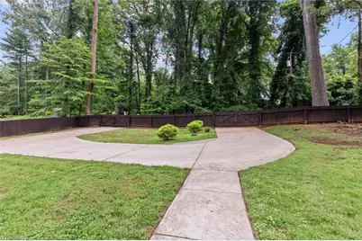 521 Dogwood Circle, High Point, NC 27260 - Photo 3
