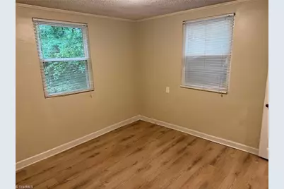 2425 Lyndhurst Avenue, Winston-Salem, NC 27103 - Photo 17