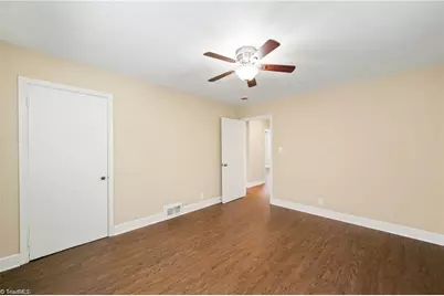 2425 Lyndhurst Avenue, Winston-Salem, NC 27103 - Photo 11