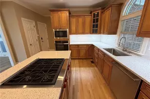 1016 Longhorn Ct, Greensboro, NC 27455 - Photo 9