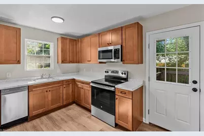 2607 Vickers Avenue, High Point, NC 27262 - Photo 9