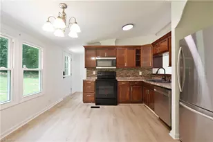 225 Beacon Ridge Rd, Thomasville, NC 27360 - Photo 7