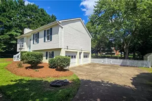 3581 Robinwest Dr, Pfafftown, NC 27040 - Photo 3