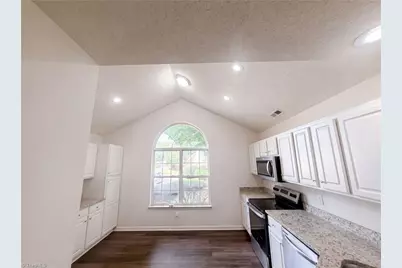 30 Pickwick Place, Greensboro, NC 27407 - Photo 7