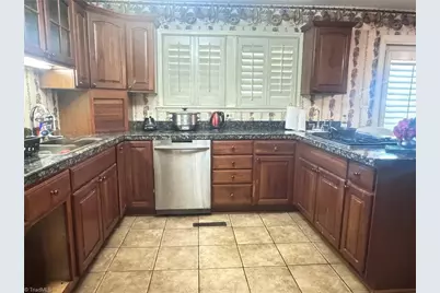 2333 Pinecroft Road, Greensboro, NC 27407 - Photo 5