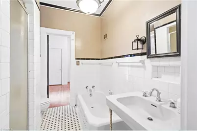 916 W Davis Street, Burlington, NC 27215 - Photo 15