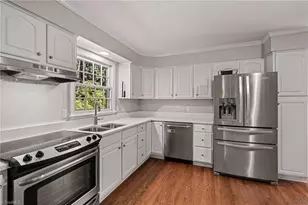 1105 McDowell Dr, Greensboro, NC 27408 - Photo 11
