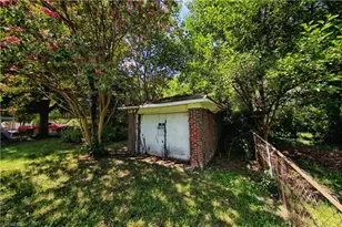 3004 N Patterson Ave, Winston-Salem, NC 27105 - Photo 37
