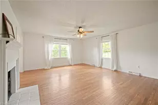 108 Jefferson St, Yadkinville, NC 27055 - Photo 5