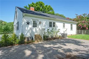 108 Jefferson St, Yadkinville, NC 27055 - Photo 3