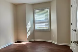 702 Glendale Dr, Greensboro, NC 27406 - Photo 9